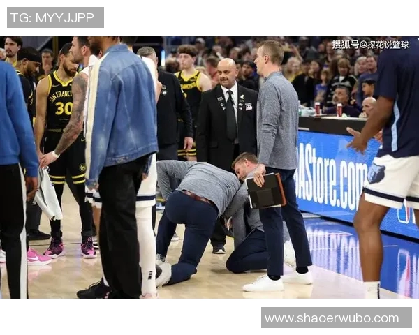 足球明星遭遇意外冲突视频曝光引发热议和讨论