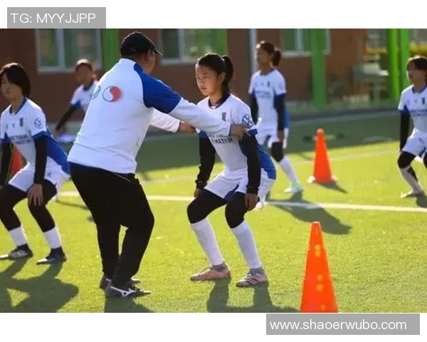 追逐足球明星的女生们如何在热爱与梦想中找到自我与幸福